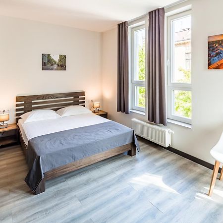 Central Park Apartments Лвив Екстериор снимка